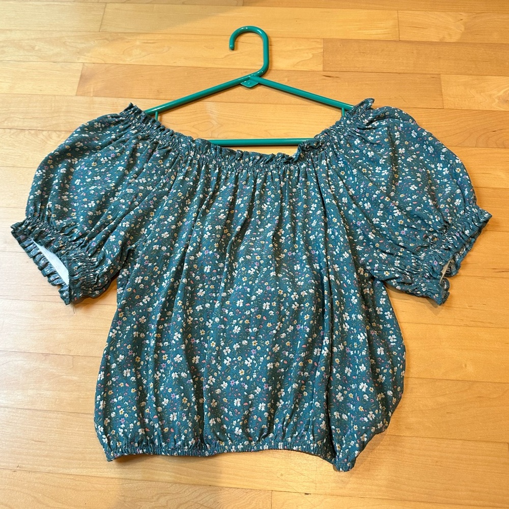 American Eagle tie back floral top